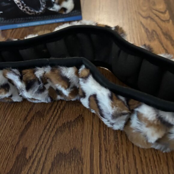 Plush Steering Wheel Cover - Picture 2 of 3